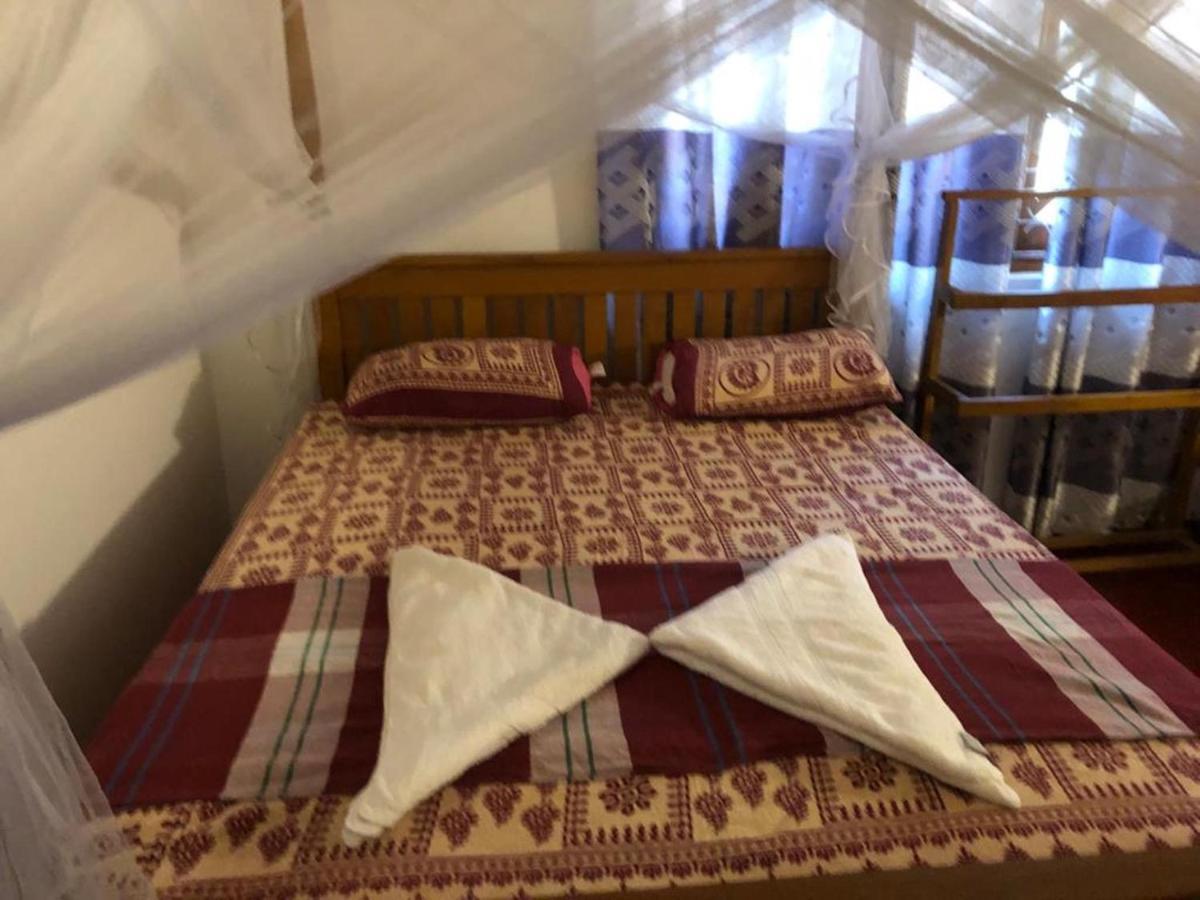 Thusitha S Nest Hotel Zuid-Dikwella Buitenkant foto