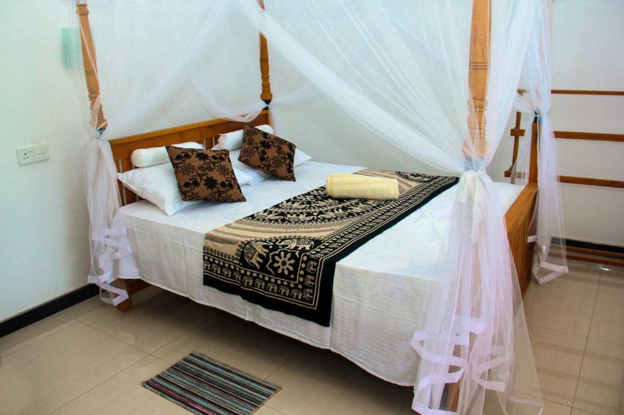 Thusitha S Nest Hotel Zuid-Dikwella Buitenkant foto