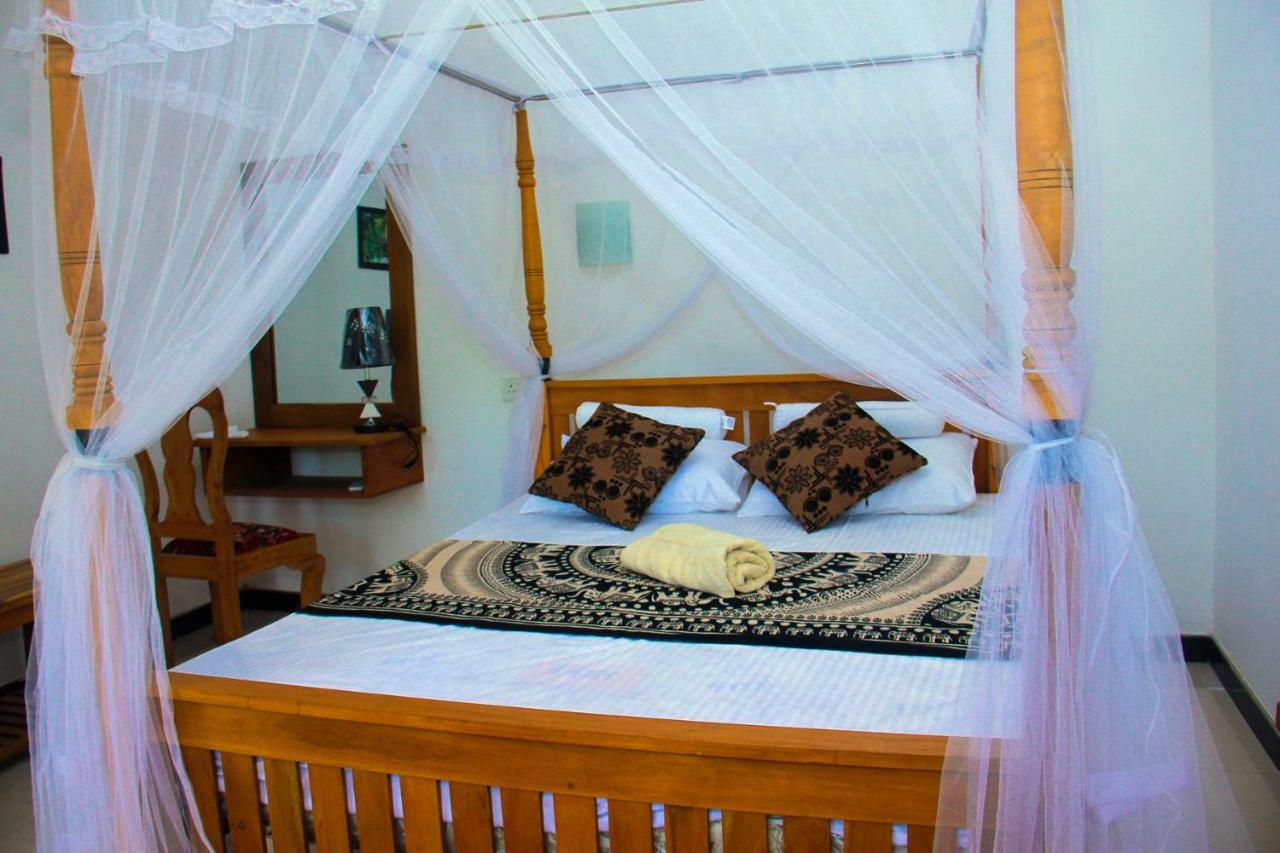 Thusitha S Nest Hotel Zuid-Dikwella Buitenkant foto