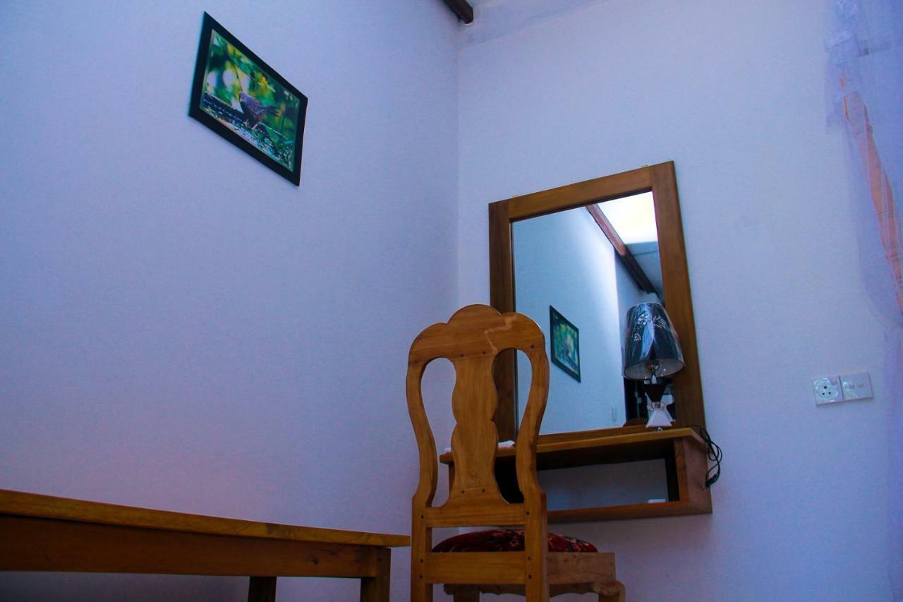 Thusitha S Nest Hotel Zuid-Dikwella Buitenkant foto