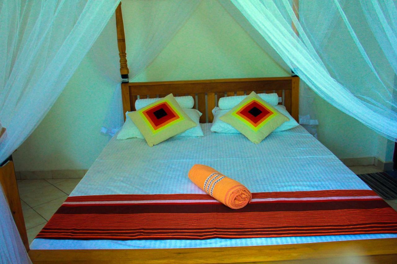 Thusitha S Nest Hotel Zuid-Dikwella Buitenkant foto