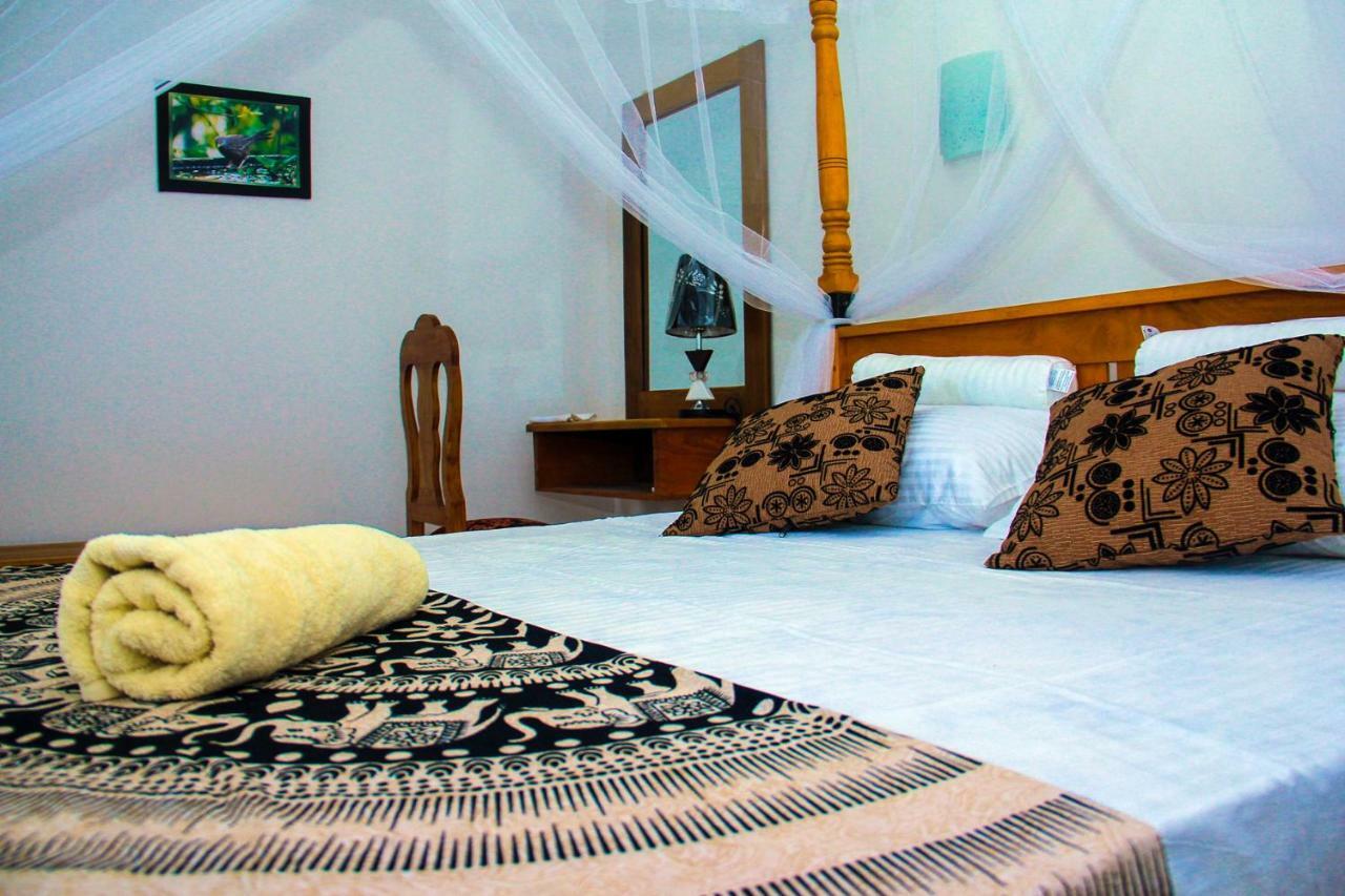 Thusitha S Nest Hotel Zuid-Dikwella Buitenkant foto